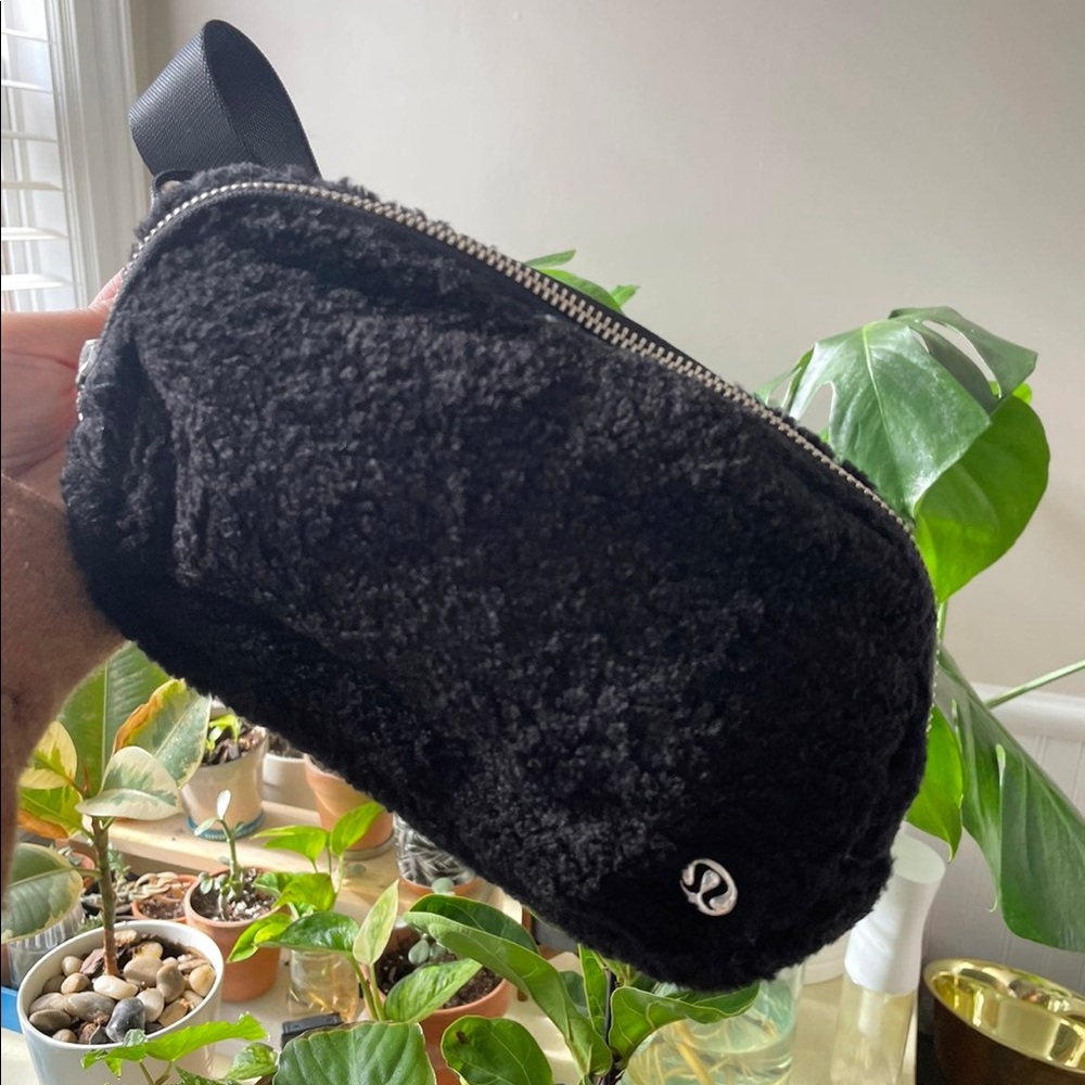 Lululemon Everywhere Fleece Belt Bag